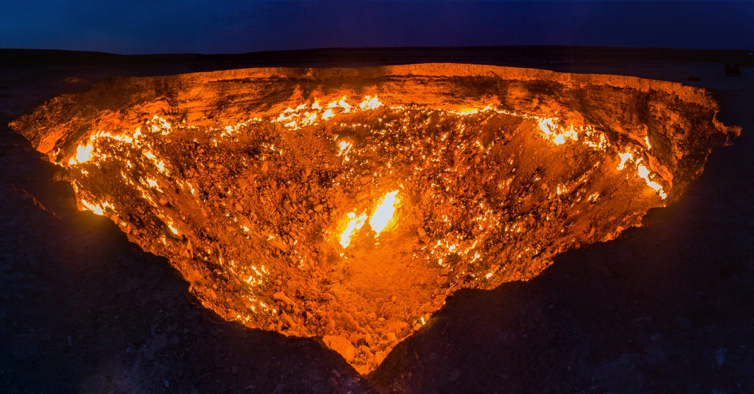Les « portes de l’Enfer » du Turkménistan : ce cratère en feu n’a en fait rien de naturel