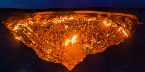 Les « portes de l’Enfer » du Turkménistan : ce cratère en feu n’a en fait rien de naturel