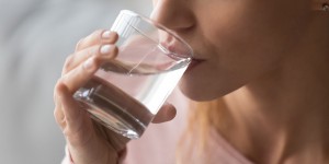 Pourquoi est-ce dangereux de boire trop d’eau ?