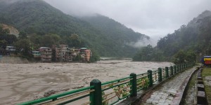 L’Himalaya en péril : au moins 14 morts et 102 disparus après le débordement des lacs glaciaires en Inde