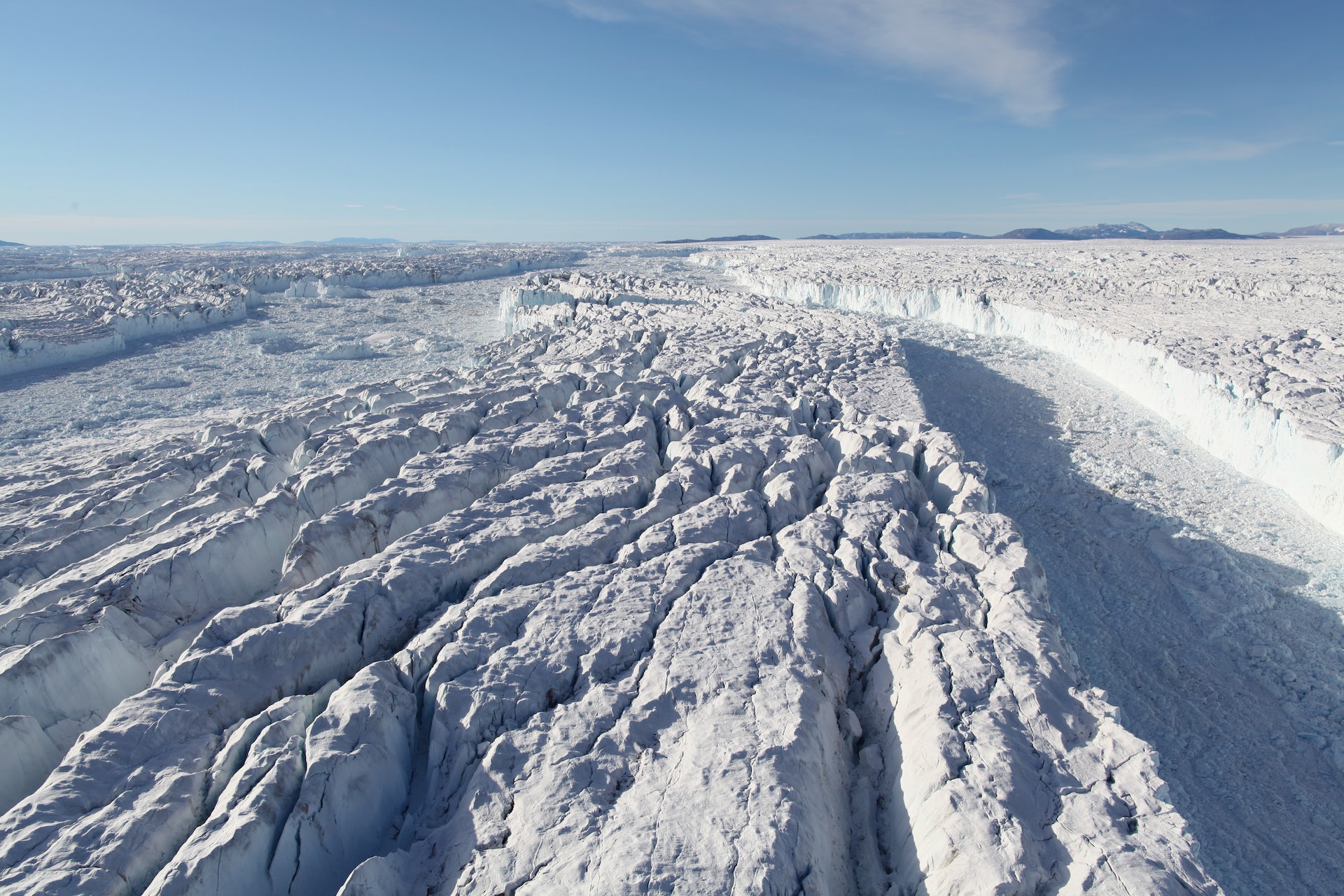 Les plates-formes de glace du Groenland, qui protègent la calotte polaire, s’amenuisent progressivement