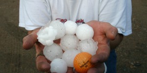 Alerte météo au Kansas : les images apocalyptiques de la tempête de grêle qui frappe le Midwest