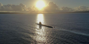 Nouveau sous-marin nucléaire pour la flotte française de classe Suffren, encore plus performante que la classe Rubis
