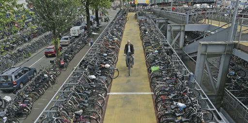 Amsterdam... La ville qui n'aime pas les automobilistes