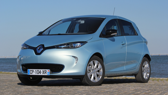 Les ventes de voitures électriques et hybrides explosent en France mais les scores restent faibles
