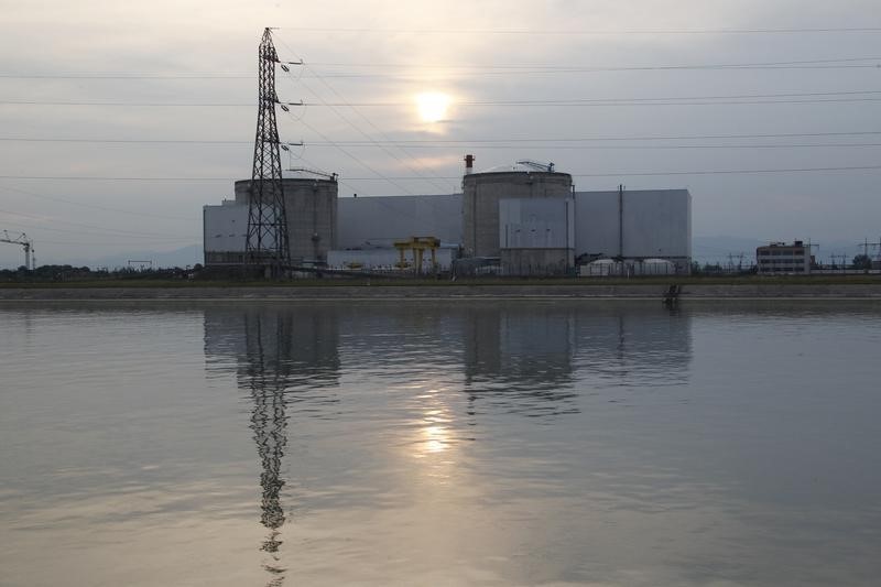Nucléaire : EDF met la centrale de Fessenheim à l'arrêt, pour toujours ?