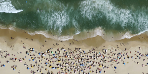 Changement climatique: une plage sur deux pourrait disparaître d'ici à 2100