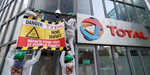 Des actionnaires de Total lui demandent d'en faire plus sur le climat