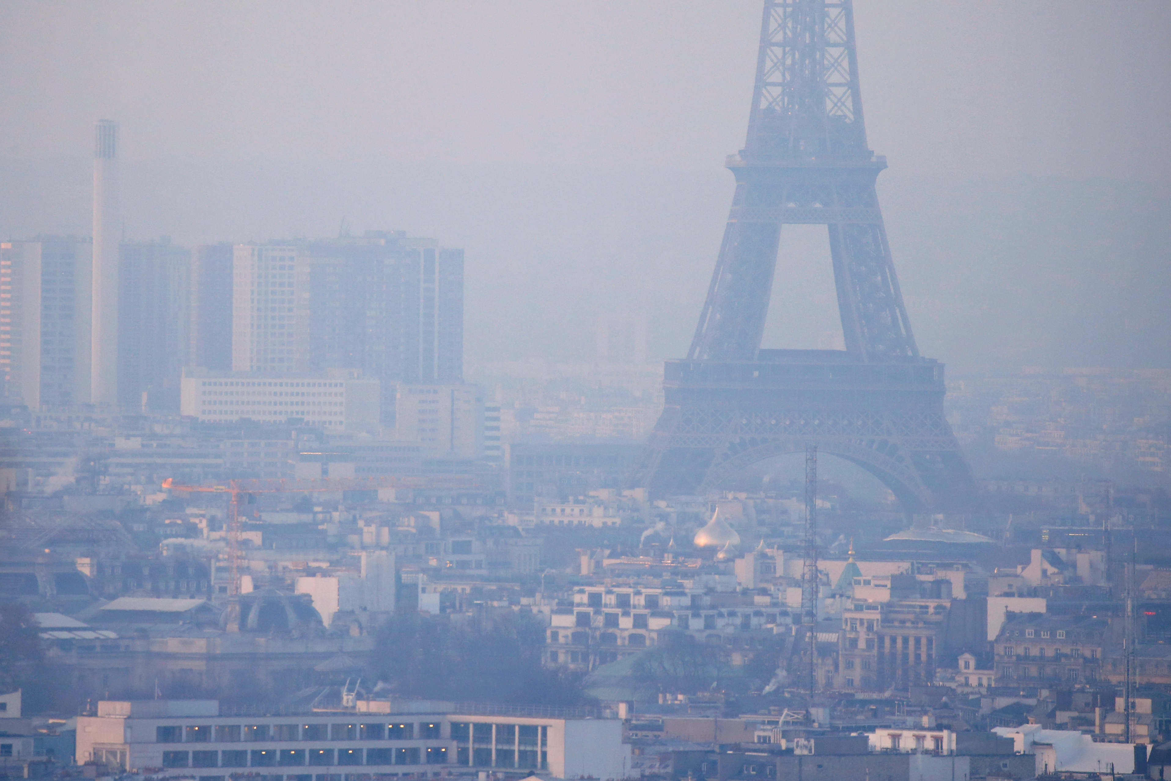 Coronavirus et pollution de l'air: les cinq pistes européennes