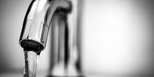 Des traces de pesticides et de perturbateurs endocriniens dans l'eau du robinet