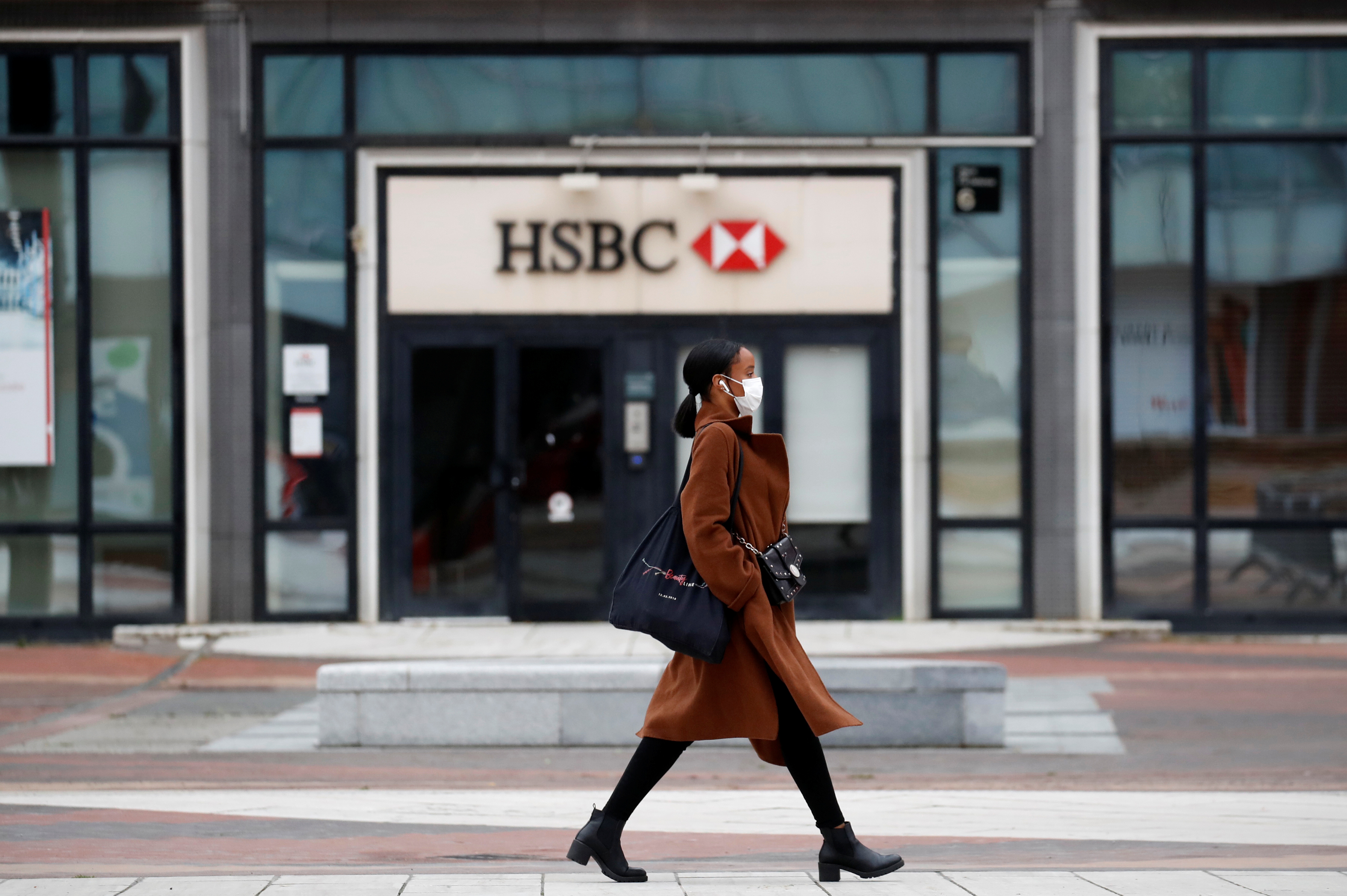 Des actionnaires pressent HSBC d'agir plus vite sur le climat