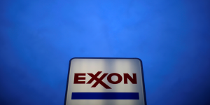 Miné par la crise sanitaire, le pétrolier Exxon esquisse un timide pas pour le climat
