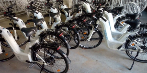 Dans deux villes thermales, Atawey déploie ses bornes de recharge hydrogène... pour les vélos
