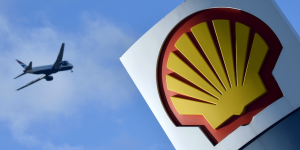 Shell va produire moins de pétrole et plus de carburant durable pour l'aviation