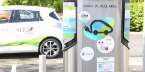 Voiture électrique : pourquoi le déploiement des 100.000 points de recharge coince encore en France