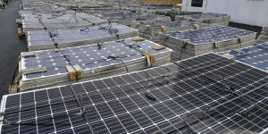 Panneaux solaires : un site de réemploi unique en Europe ouvre en Gironde