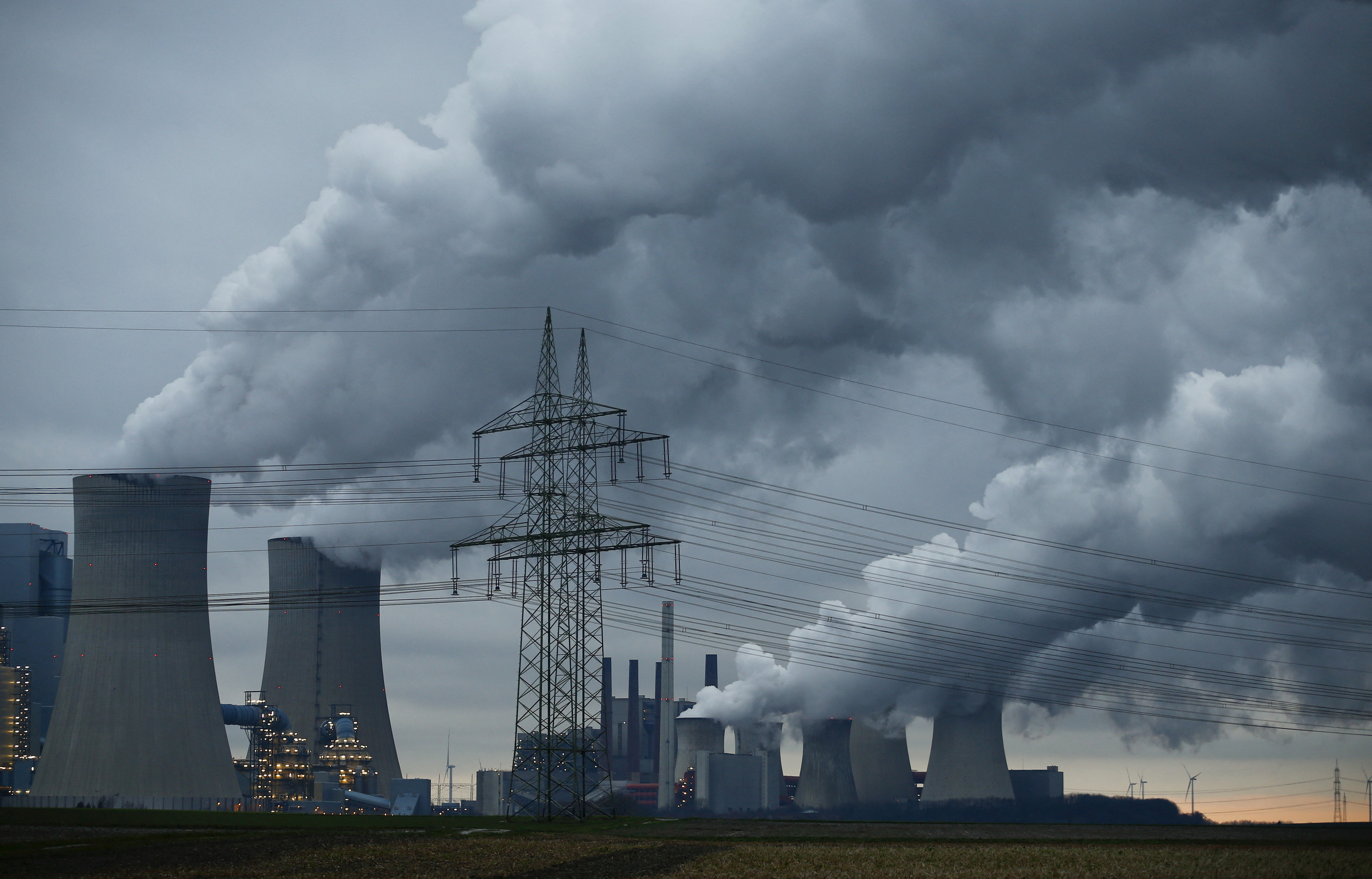 Stocker le CO2 émis par les usines : pourquoi cette solution d'avenir ne décolle pas