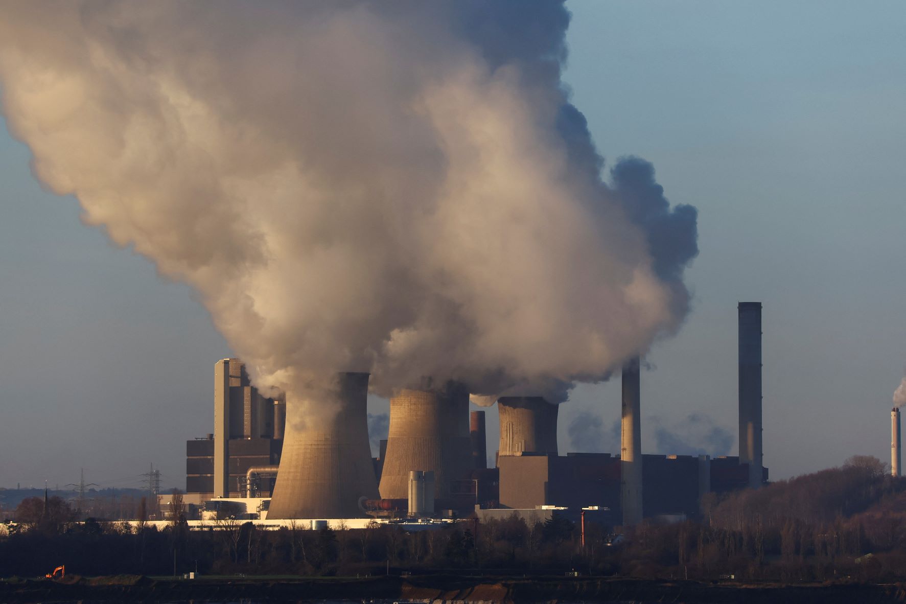 Neutralité carbone en 2050 : comment Bouygues, Eiffage, La Poste et Saint-Gobain avancent vers cet objectif