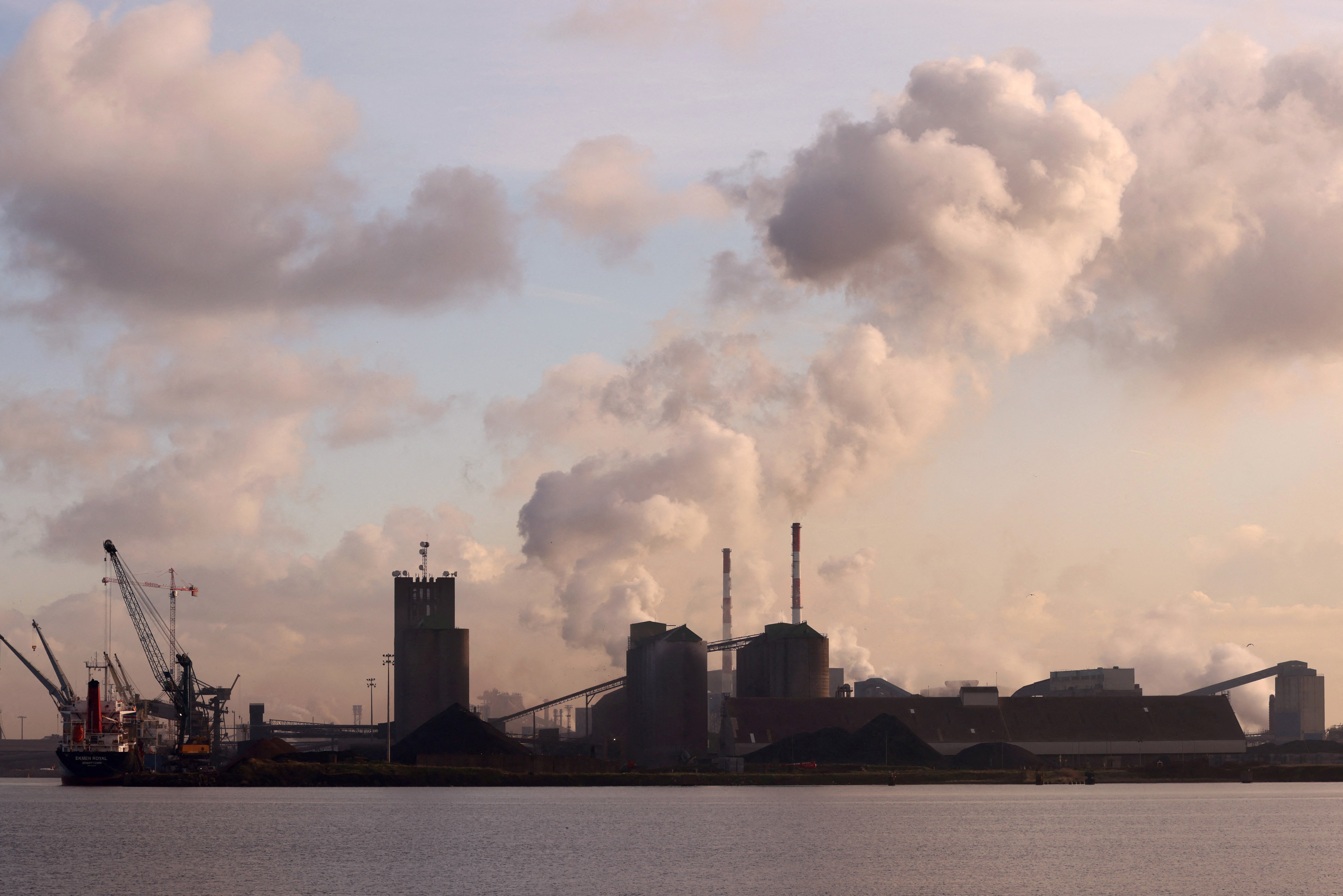 Climat : pour stocker le CO2 de ses usines, la France tisse sa toile en Europe