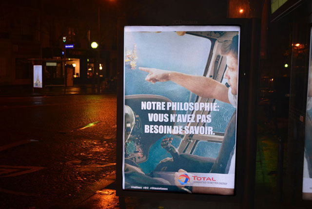 COP21 : à Paris, de fausses pubs moquent les vrais sponsors