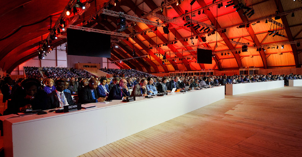 COP21 : une dernière nuit de négociations pour décrocher l'accord final