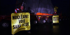 ACTION : blocage du convoi qui transporte un couvercle défectueux à Flamanville