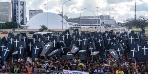 Brésil : une manifestation des peuples indigènes violemment réprimée