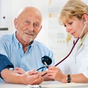 Hypertension: attention au traitement chez les plus âgés