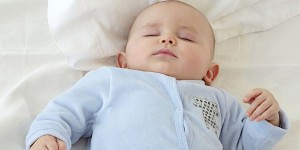 Dormir avec son bébé augmente le risque de mort subite