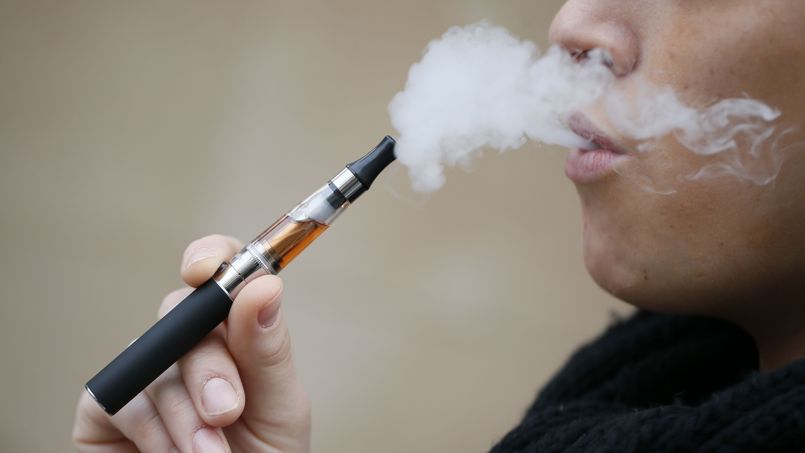E-cigarette : l'OMS recommande l'interdiction de la vente aux mineurs