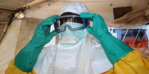 Ebola : feu vert de l'OMS aux traitements expérimentaux