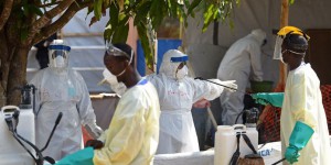 Dans le sillage d'Ebola, la rougeole et le paludisme menacent