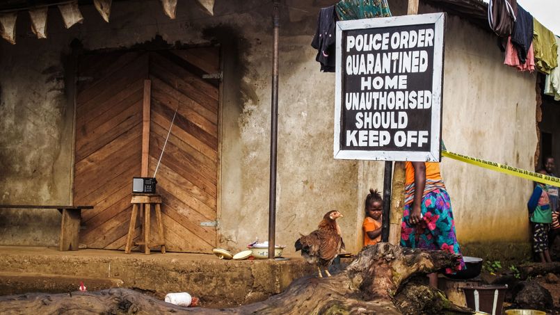 Ebola: l'épidémie est en décrue mais la victoire encore lointaine