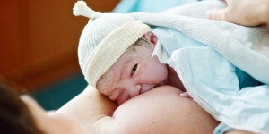 La France tente d'augmenter le nombre de sorties précoces de maternité