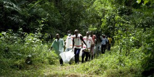 Les survivants d'Ebola victimes de douloureuses séquelles