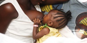 Ebola: un bébé contaminé par le lait de sa mère