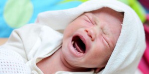 Les pleurs du nourrisson soulagés par l’acupuncture ?