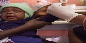 Paludisme : un vaccin testé à grande échelle en Afrique chez les bébés