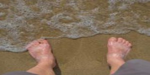 Diabétiques : à la plage, éviter les blessures au pied