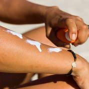 Crèmes solaires: indispensables mais peut-être pas anodines