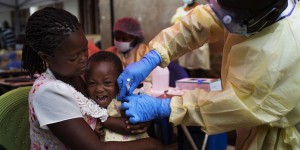 Épidémie d’Ebola: MSF accuse l’OMS de «rationner» les vaccins