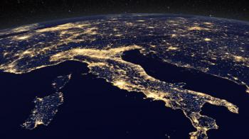 Le spectacle de la Terre qui brille la nuit dans l'espace [vidéo]