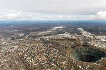 La mine de diamants de Mirny, la mine à ciel ouvert la plus impressionnante du monde [vidéo]