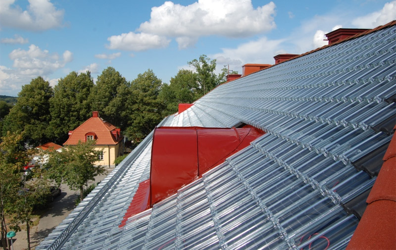 Des tuiles transparentes pour capter l'énergie solaire sur les toits