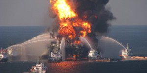 Marée noire Deepwater Horizon : une fuite de 59 000 barils de pétrole chaque jour et une amende record (MAJ)