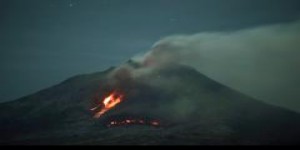INDONÉSIE • Un deuxième volcan en éruption 