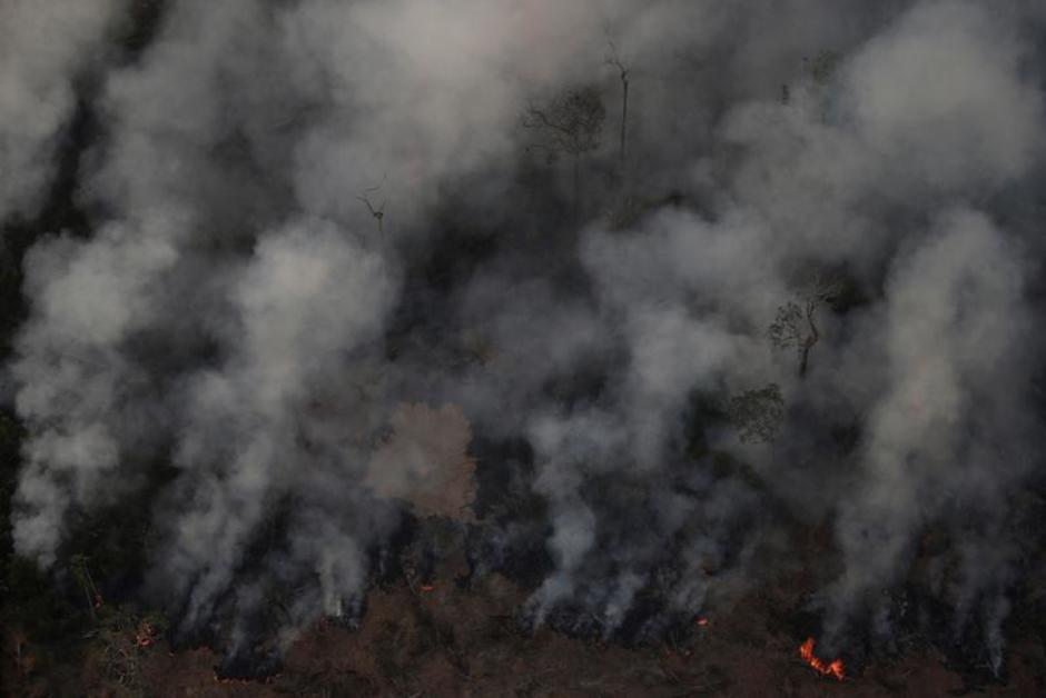 Amazonie en flammes : Jair Bolsonaro rejette la faute sur les ONG