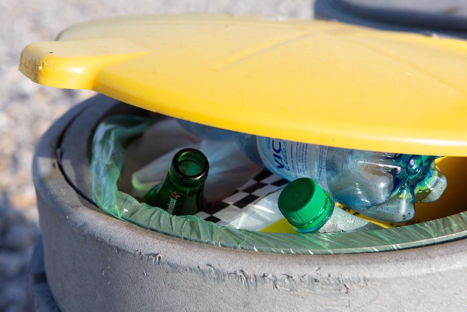 Un lycée australien supprime ses poubelles