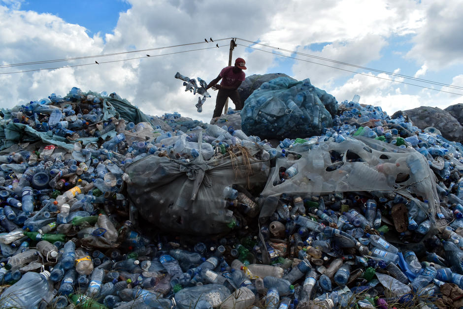 Kenya : les lois “antiplastique” menacées par l’industrie pétrochimique ?