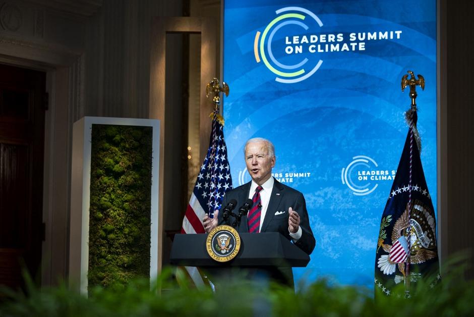 Biden promet de réduire de moitié les émissions de gaz à effet de serre américaines